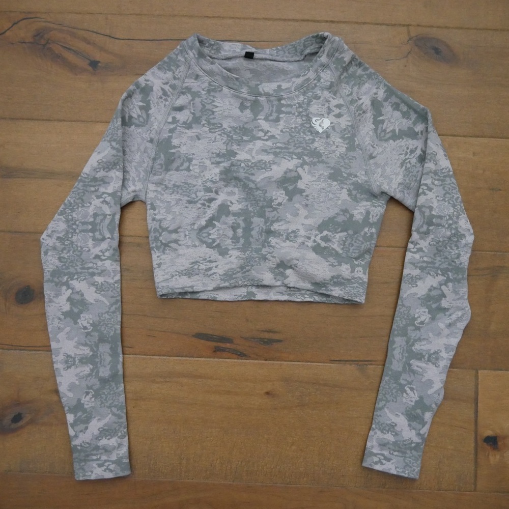 Women’s best camp long sleeve cropped